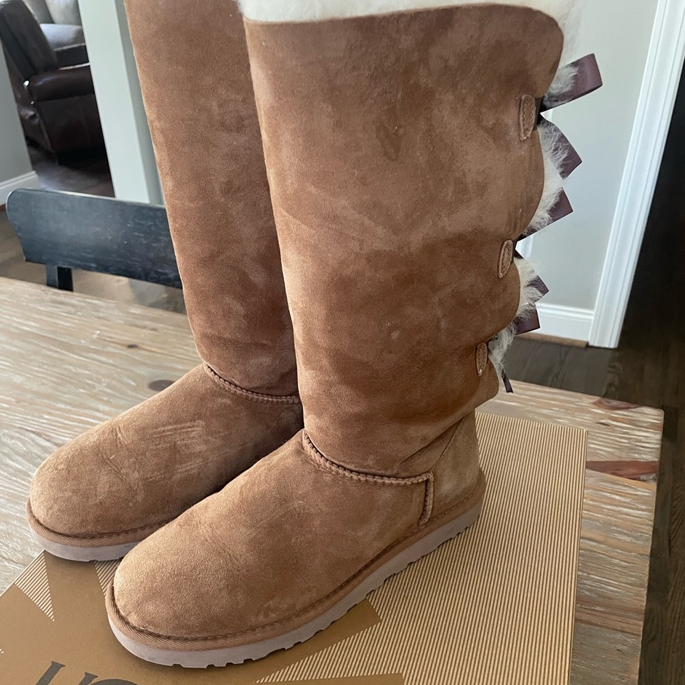 UGG Bailey Bow Tall Women’s Chestnut sz8
